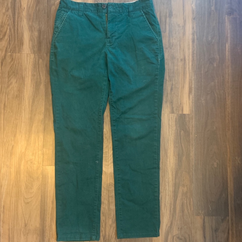 Men’s green chino pants